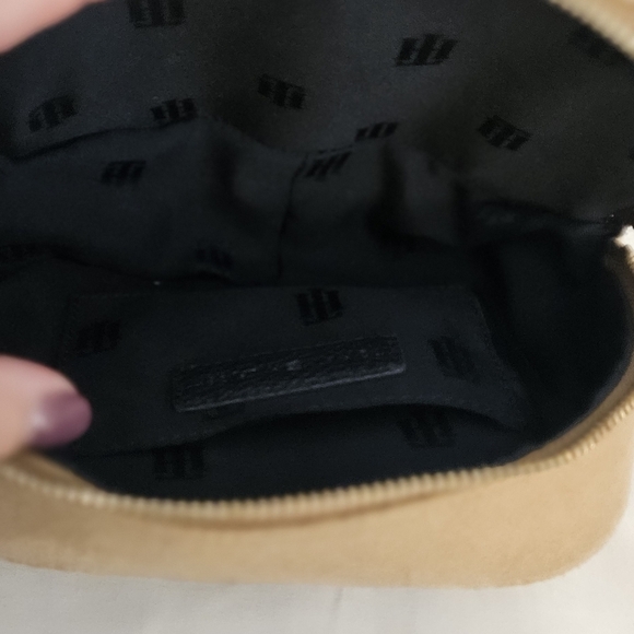 Tommy Hilfiger Element Camera Bag  Crossbody Light Brown Leather Embossed Logo - Picture 4 of 6